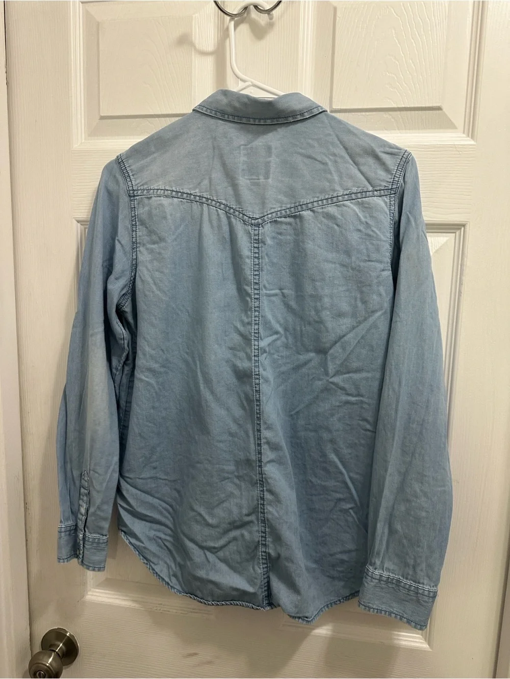 American Eagle Outfitters soft light